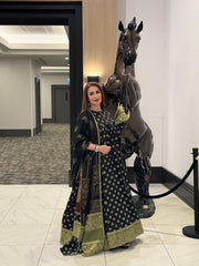 Noir Zari Elegance