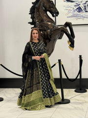 Noir Zari Elegance