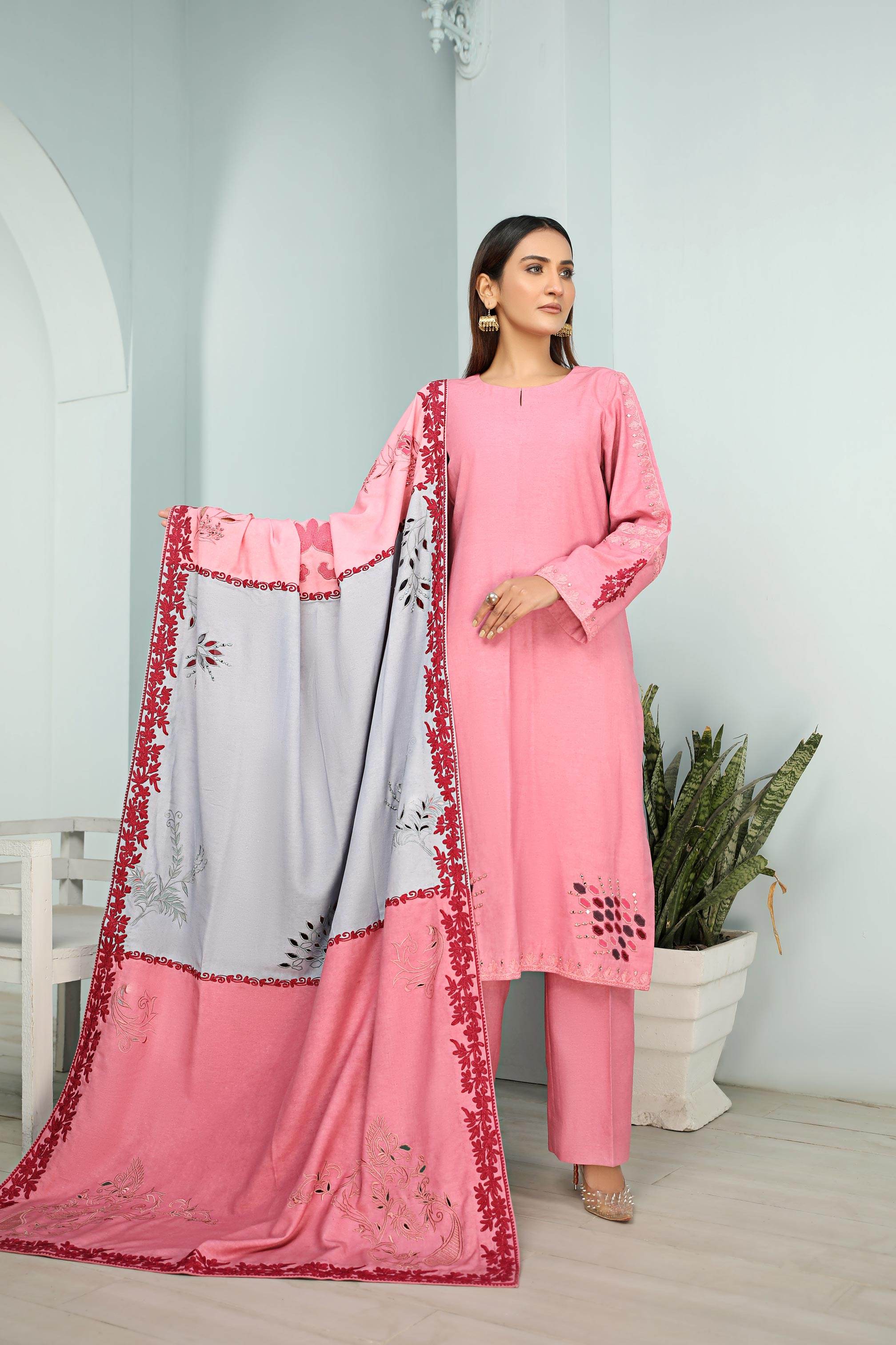 Pink embroider Kurta Shalwaar - Parniyaan-clothing