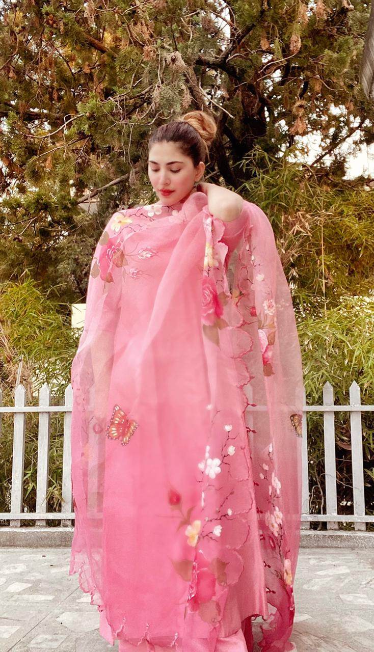 Naimal + Yumna Spring handpainted Pink 1 - Parniyaan-clothing